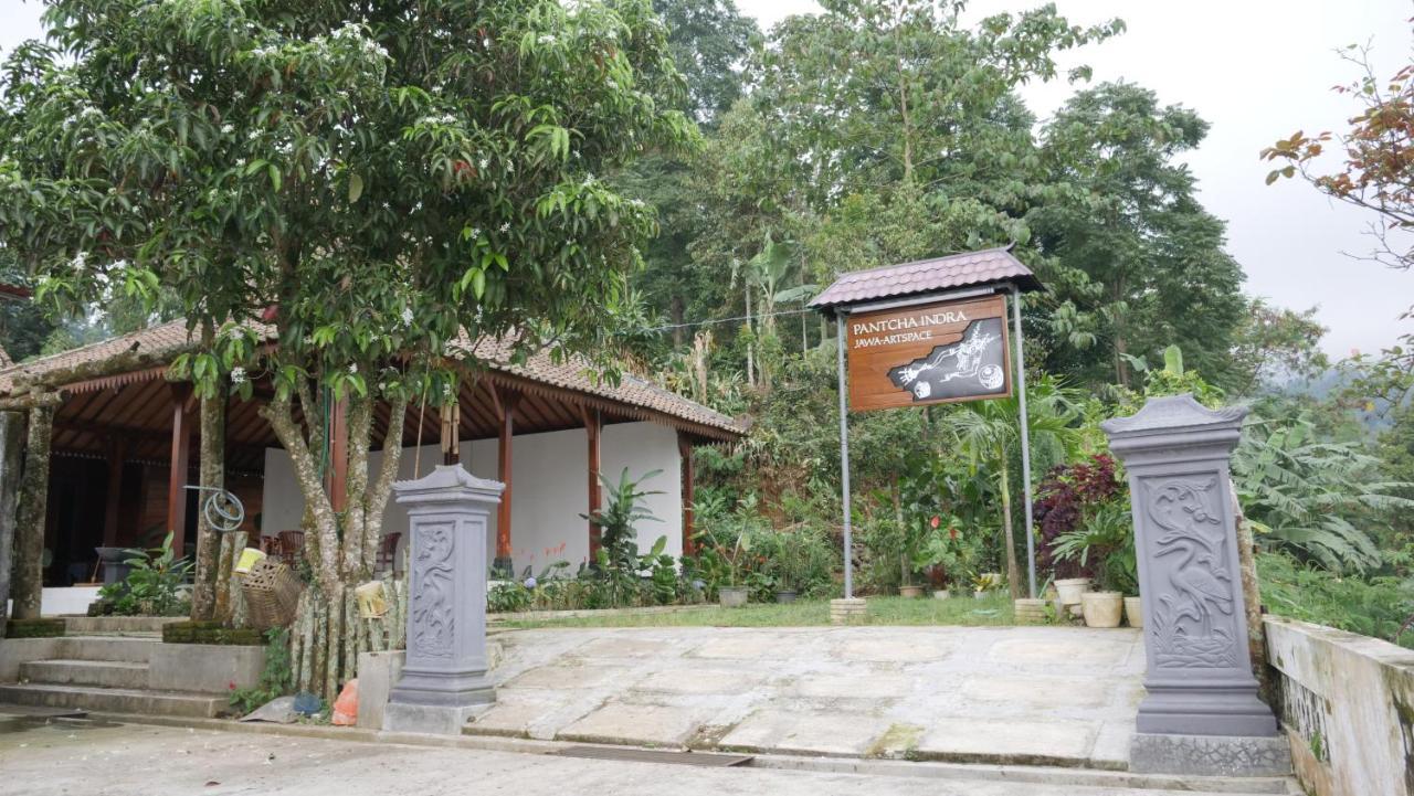 Sanggar Pantcha Indra Guest House Kemuning Luaran gambar