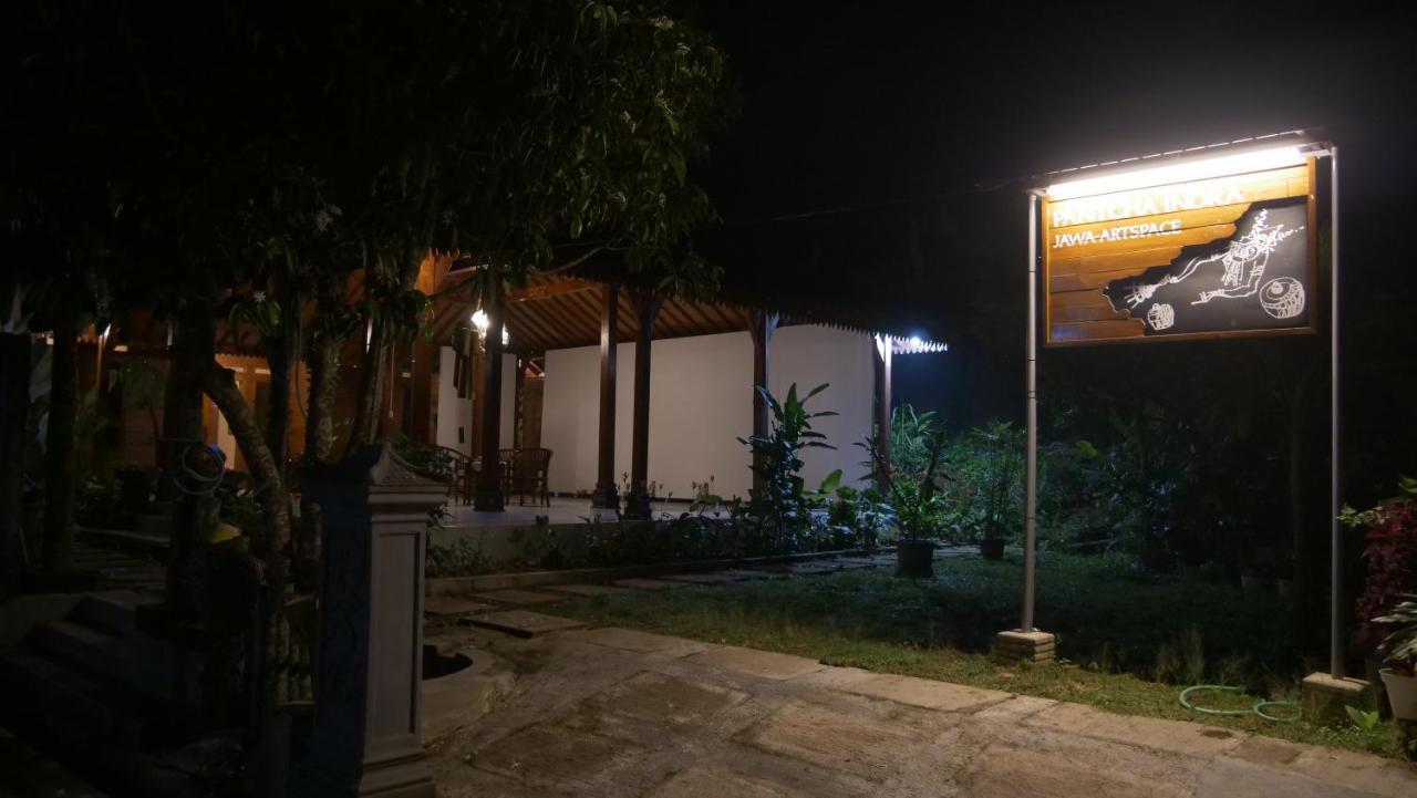 Sanggar Pantcha Indra Guest House Kemuning Luaran gambar